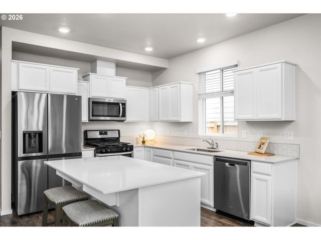 2938 FENYA St, Springfield, OR 97477