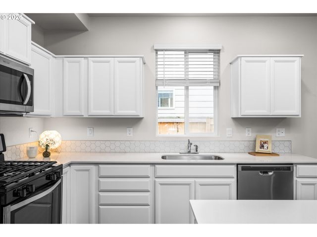 2938 FENYA St, Springfield, OR 97477