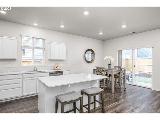 2938 FENYA St, Springfield, OR 97477