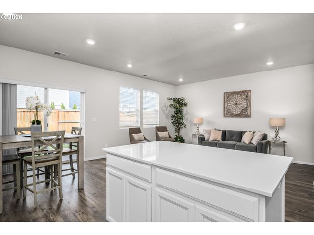 2938 FENYA St, Springfield, OR 97477