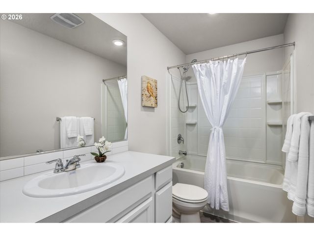 2938 FENYA St, Springfield, OR 97477