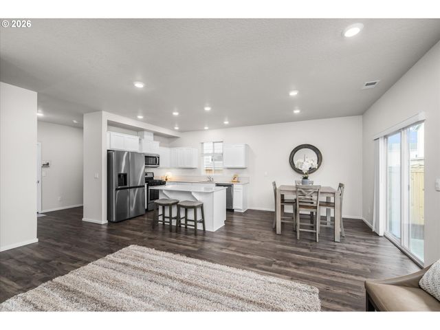 2938 FENYA St, Springfield, OR 97477