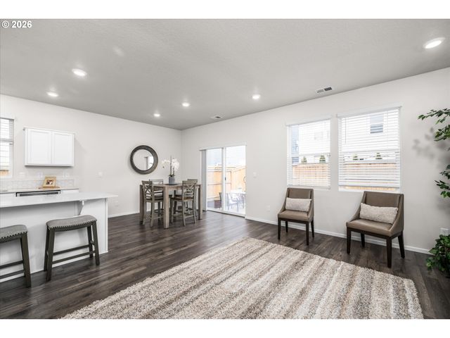 2938 FENYA St, Springfield, OR 97477