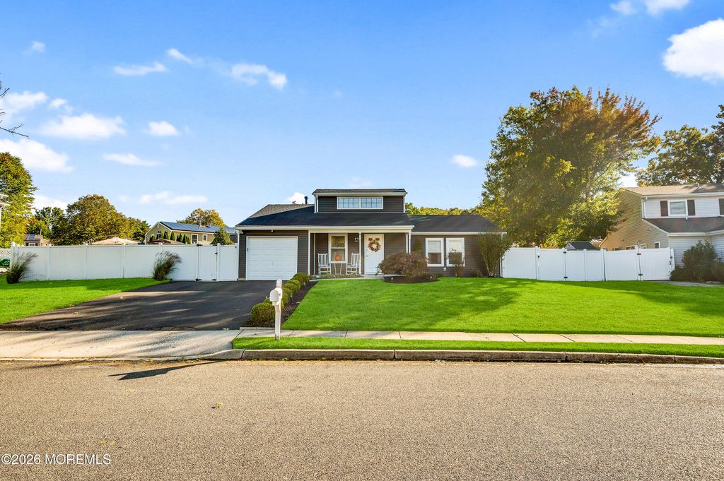 124 Starlight Road, Howell, NJ 07731
