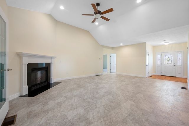81 Nicholas Dr, Lancaster, MA 01523