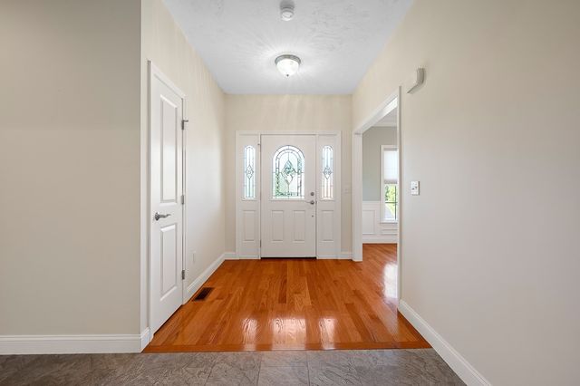 81 Nicholas Dr, Lancaster, MA 01523