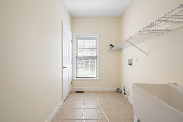 81 Nicholas Dr, Lancaster, MA 01523