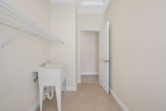81 Nicholas Dr, Lancaster, MA 01523