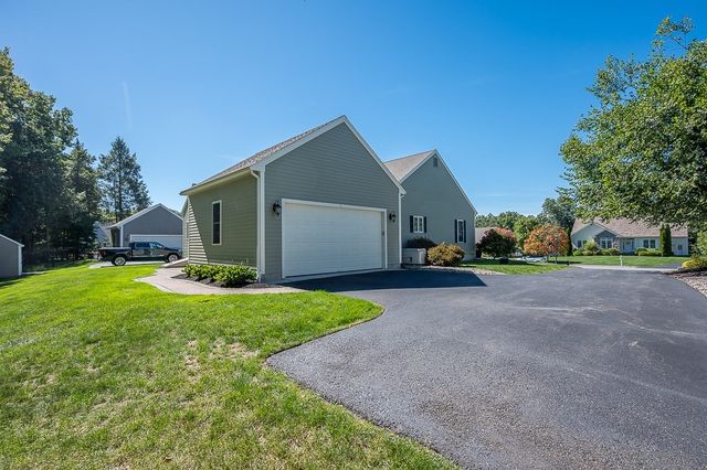 81 Nicholas Dr, Lancaster, MA 01523