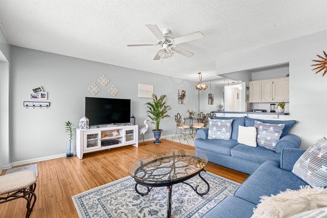 309 Sheffield M 309, West Palm Beach, FL 33417