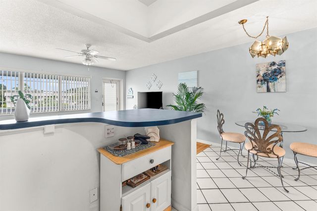 309 Sheffield M 309, West Palm Beach, FL 33417