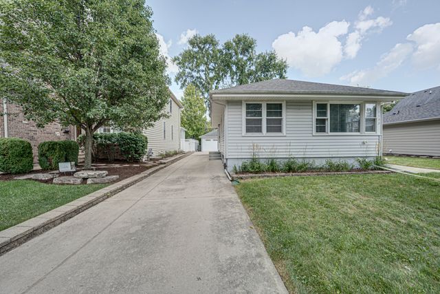 1132 N Main Street, Naperville, IL 60563