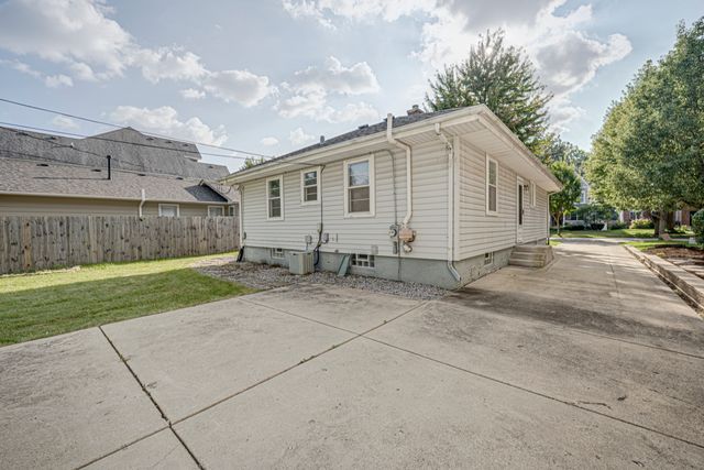 1132 N Main Street, Naperville, IL 60563