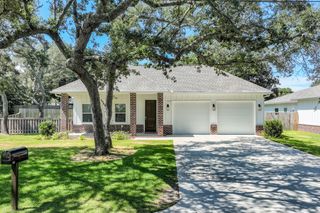 610 Fifth Street, Destin, FL 32541