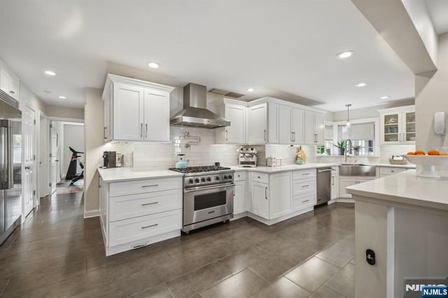 346 Roosevelt Avenue, Hasbrouck Heights, NJ 07604