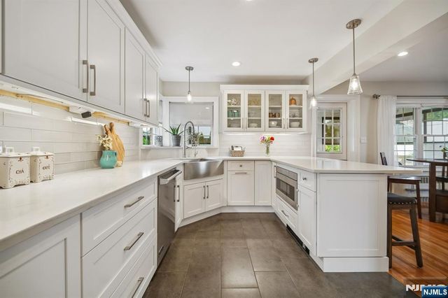 346 Roosevelt Avenue, Hasbrouck Heights, NJ 07604