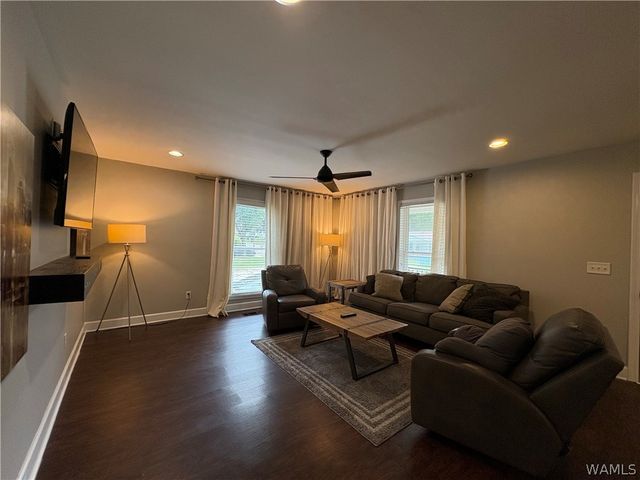 1626 17th Avenue E, Tuscaloosa, AL 35404
