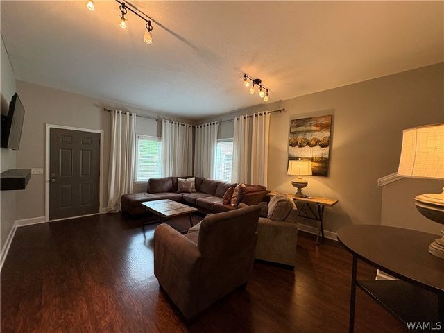 1626 17th Avenue E, Tuscaloosa, AL 35404