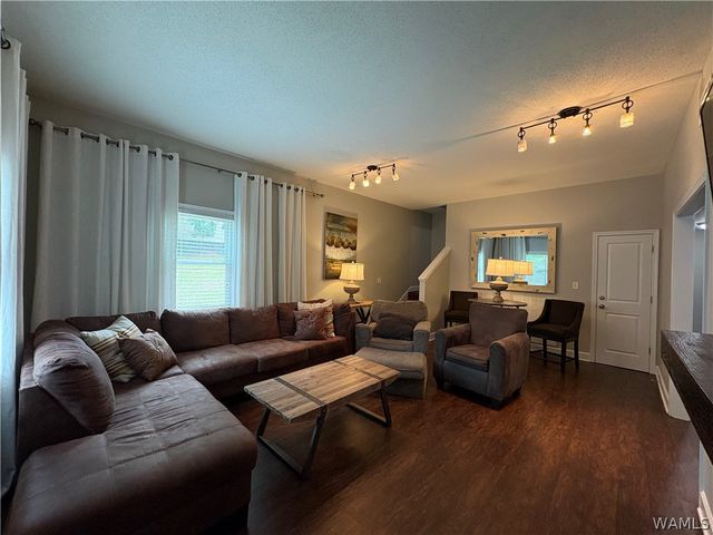 1626 17th Avenue E, Tuscaloosa, AL 35404