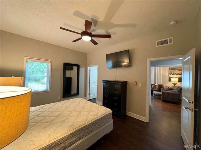 1626 17th Avenue E, Tuscaloosa, AL 35404