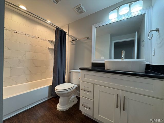 1626 17th Avenue E, Tuscaloosa, AL 35404