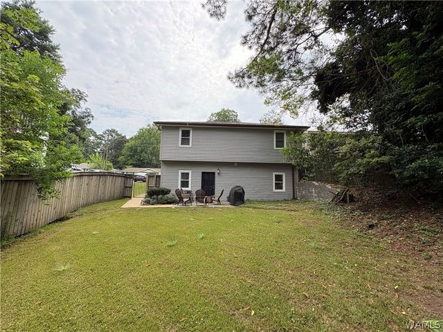 1626 17th Avenue E, Tuscaloosa, AL 35404