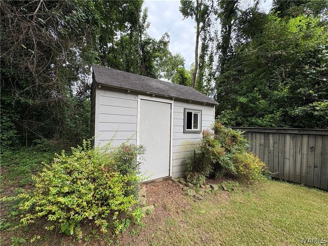 1626 17th Avenue E, Tuscaloosa, AL 35404