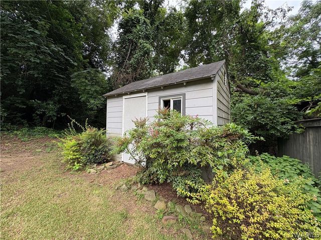 1626 17th Avenue E, Tuscaloosa, AL 35404