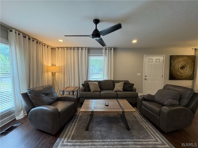1626 17th Avenue E, Tuscaloosa, AL 35404