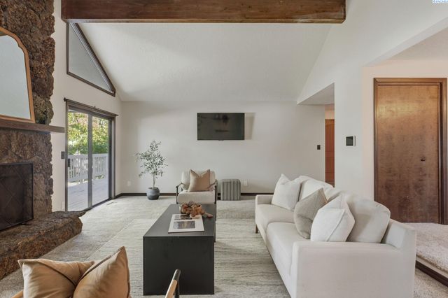 1125 Hills West Way, Richland, WA 99352