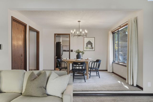 1125 Hills West Way, Richland, WA 99352