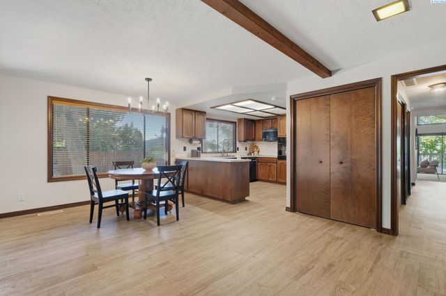 1125 Hills West Way, Richland, WA 99352