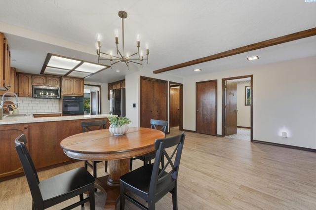 1125 Hills West Way, Richland, WA 99352