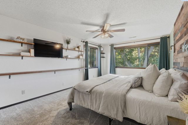 1125 Hills West Way, Richland, WA 99352