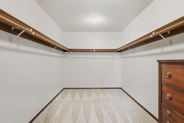 1125 Hills West Way, Richland, WA 99352