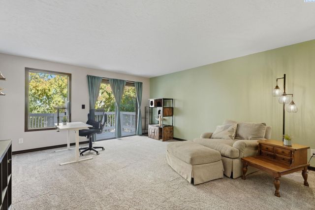 1125 Hills West Way, Richland, WA 99352