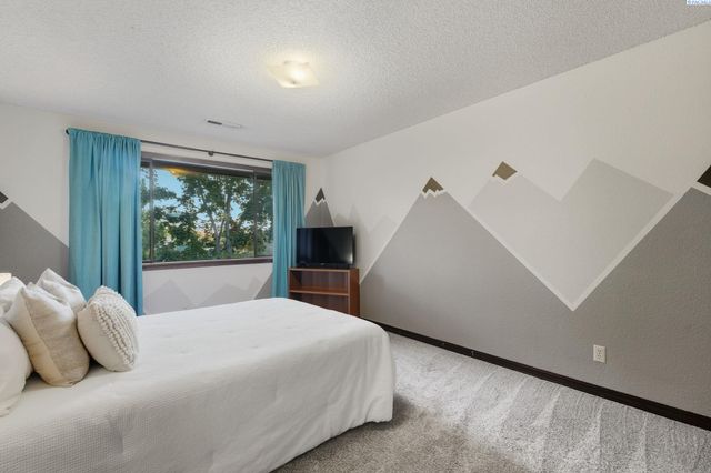 1125 Hills West Way, Richland, WA 99352