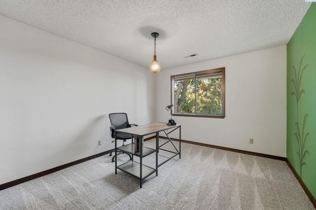 1125 Hills West Way, Richland, WA 99352