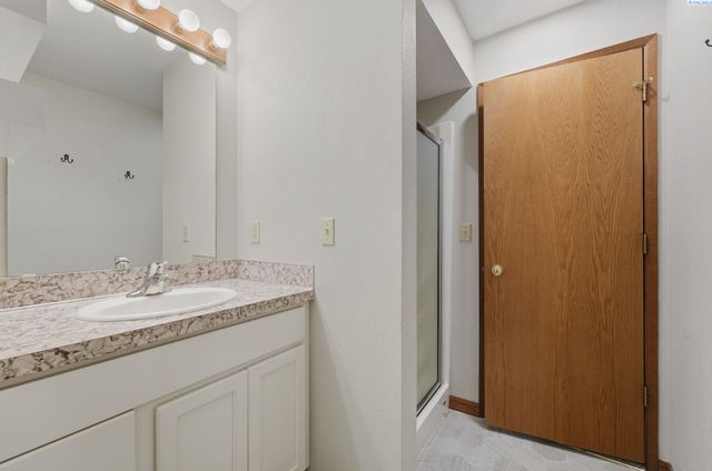 1125 Hills West Way, Richland, WA 99352