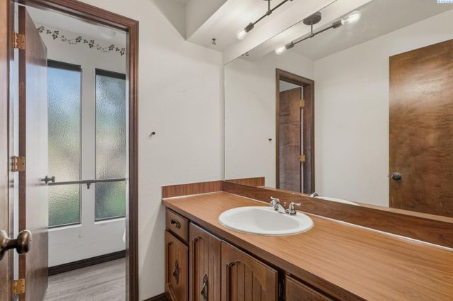 1125 Hills West Way, Richland, WA 99352