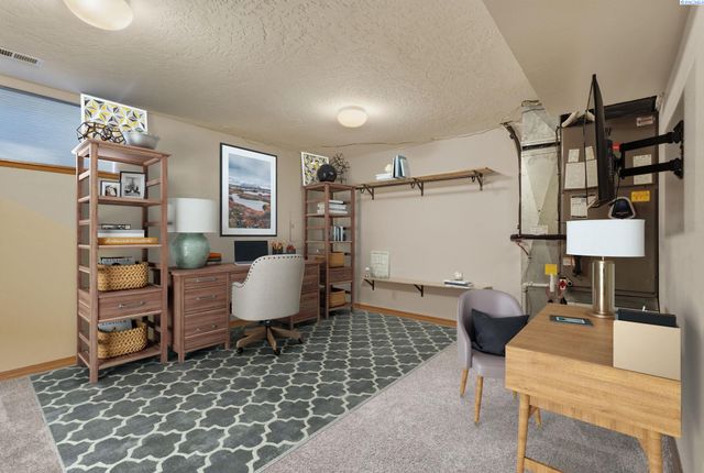 1125 Hills West Way, Richland, WA 99352