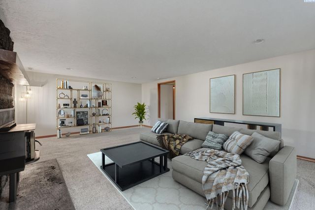 1125 Hills West Way, Richland, WA 99352