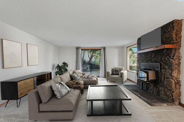 1125 Hills West Way, Richland, WA 99352