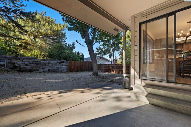 1125 Hills West Way, Richland, WA 99352