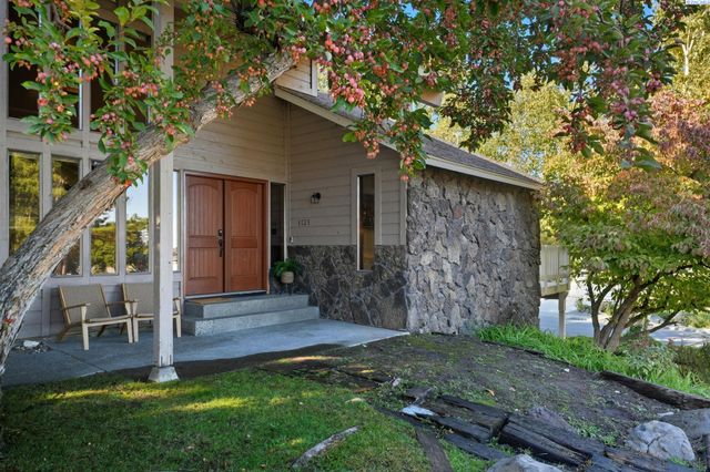 1125 Hills West Way, Richland, WA 99352