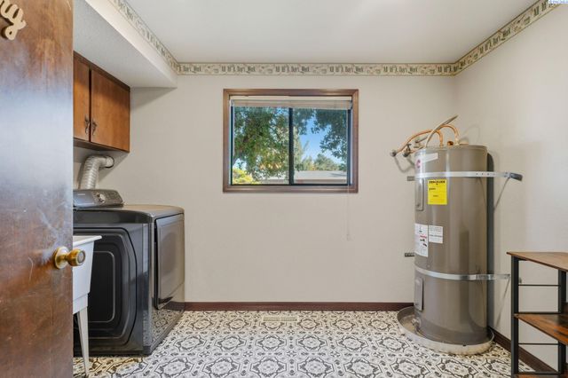 1125 Hills West Way, Richland, WA 99352