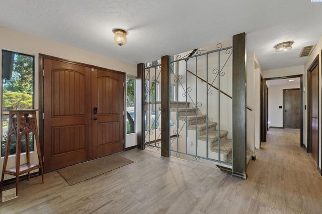 1125 Hills West Way, Richland, WA 99352