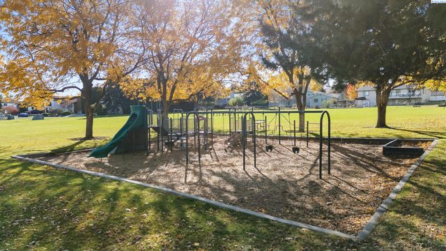 1125 Hills West Way, Richland, WA 99352