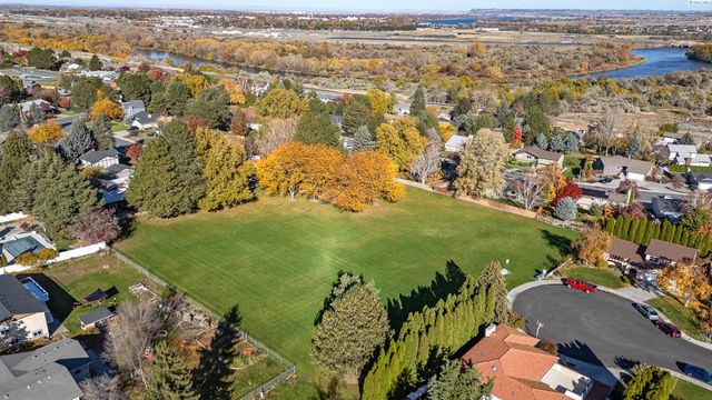 1125 Hills West Way, Richland, WA 99352