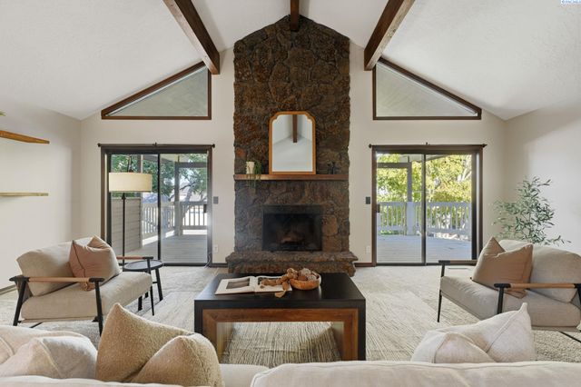 1125 Hills West Way, Richland, WA 99352